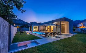 Villa Oasis - Your Luxury Home Away From Home